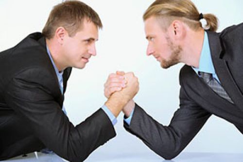 Наемный топ-менеджер VS акционер Наемный топ-менеджер VS акционер