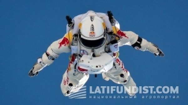 Прыжок Феликса Баумгартнера и Red Bull