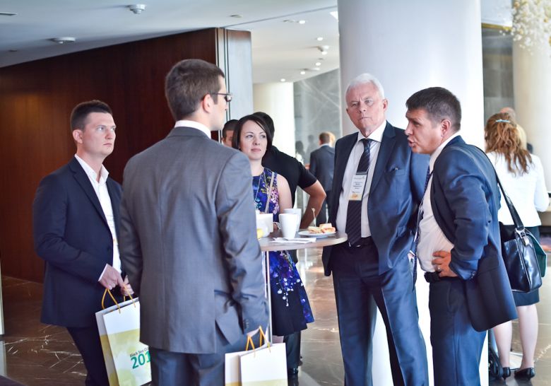 На кофе-брейке гости активно обсуждали актуальные вопросы мирового и украинского рынка масличных культур