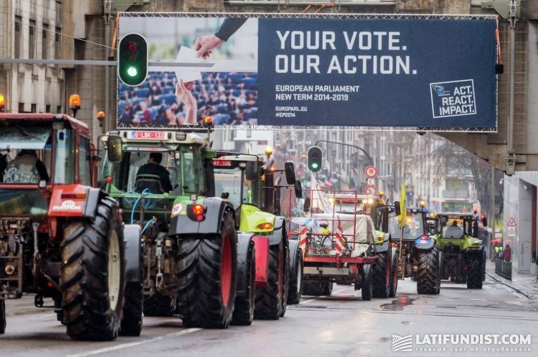 Тракторы заблокировали движение перед штаб-квартирой Европейской комиссии в Брюсселе
