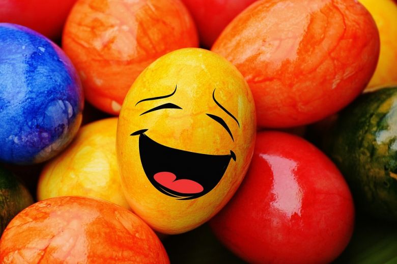 На Пасху принято украшать яйца различными способами, в Украине особо популярный цвет — красный