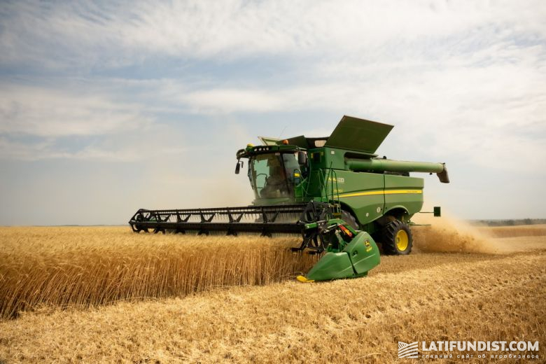 Напомним, что на поле в 68 га посеяна озимая пшеница селекции Журавка одесская