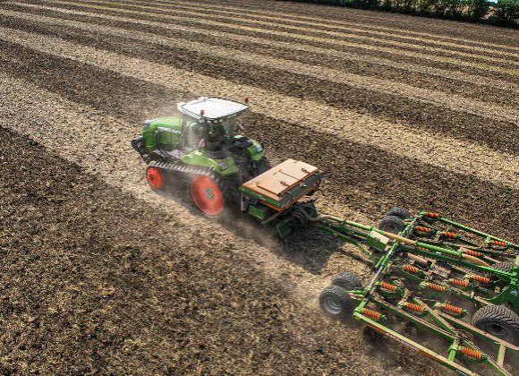 Гусеничный трактор Fendt 900 Vario MT в работе