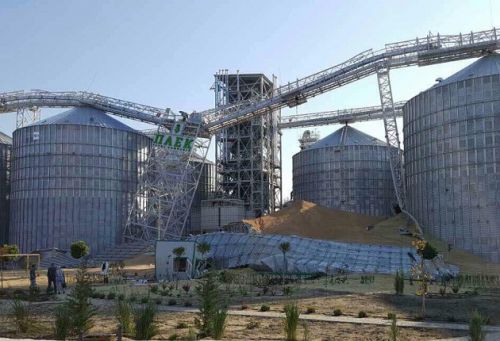 На новом элеваторе ПАЕК рухнул силос с зерном На новом элеваторе ПАЕК рухнул силос с зерном