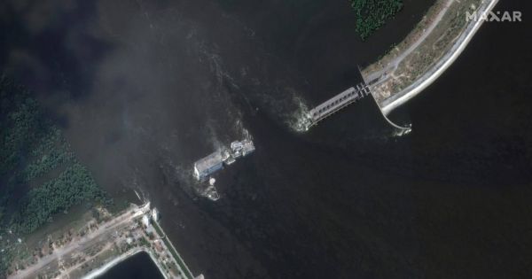 Зруйнована рашистами дамба Каховської ГЕС на супутниковому знімку MAXAR від 7 червня 2023 року
