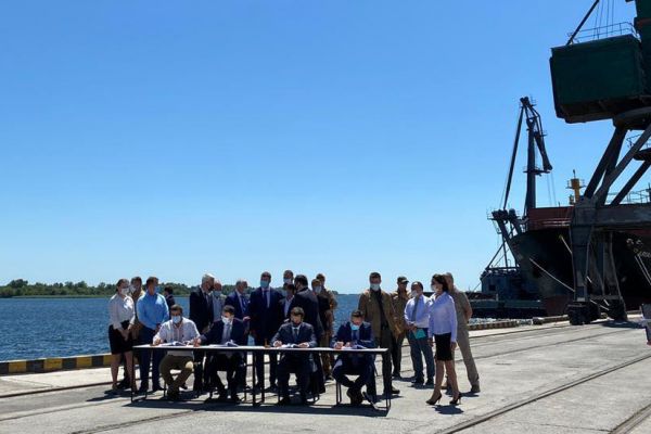 В Украине подписали договор концессии морского порта