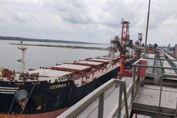Georgia T bulk carrier being loaded at EVT export terminal in the port of Mykolaiv