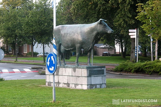 Памятник корове от благодарных леуварденцев