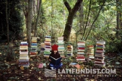 Читаем в лесу, constantlyrevolving.wordpress.com Читаем в лесу, constantlyrevolving.wordpress.com