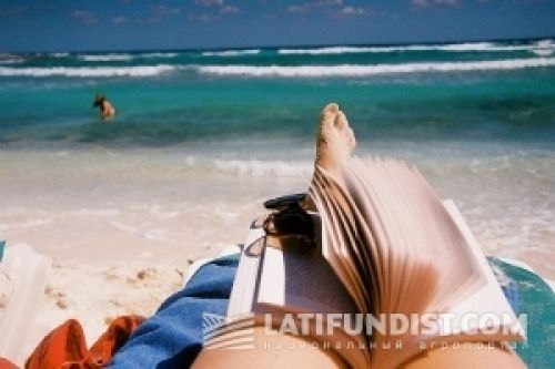 Читаем на пляже свежий выпуск аграрного чтива, tumblr.com Читаем на пляже свежий выпуск аграрного чтива, tumblr.com
