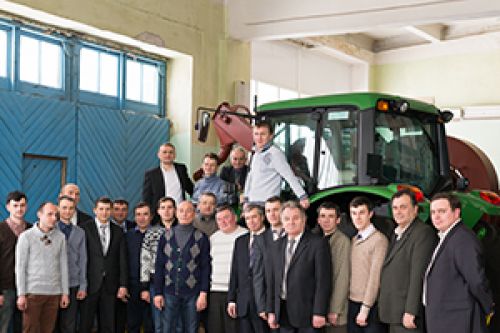 John Deere Украина «посадил за парты» преподавателей НУБИП John Deere Украина «посадил за парты» преподавателей НУБИП