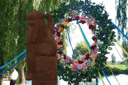 Скульптура «Девушка-МИР» Скульптура «Девушка-МИР»