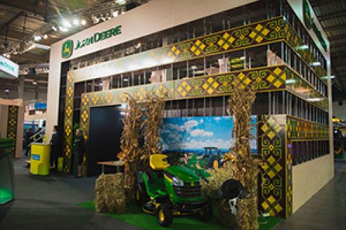 Стенд John Deere на выставке «ИнтераАгро 2014» Стенд John Deere на выставке «ИнтераАгро 2014»