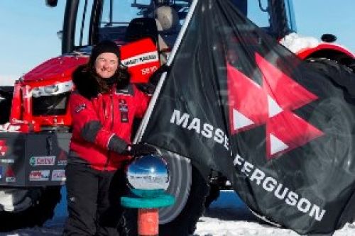Участники экспедиции Antarctica2 и трактор MF 5610 успешно достигли Южного полюса Участники экспедиции Antarctica2 и трактор MF 5610 успешно достигли Южного полюса