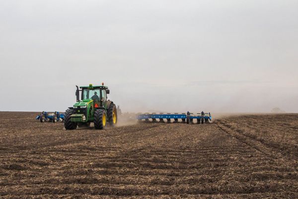 Planting in Ukrlandfarming fields