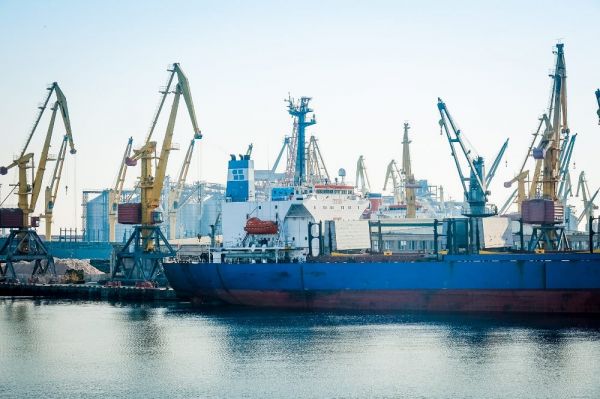 Sea trade port