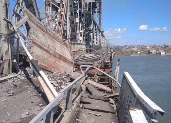 Пошкоджений міст через Дністровський лиман