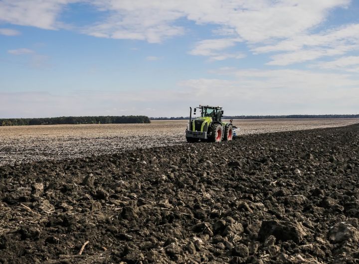 Оранка чи глибоке рихлення? Дослідження Agrohub про вплив обробітку ґрунту на врожайність в українських агрохолдингах