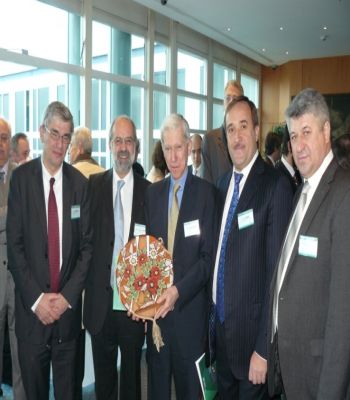 Андрей Сокол (второй справа) с руководством французского банка Credit Agricole (Париж, 2011)