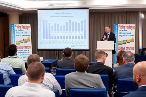 Выступает директор информационной компании «ПроАгро» Николай Верницкий Выступает директор информационной компании «ПроАгро» Николай Верницкий