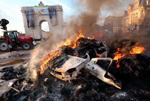 Массовые акции протеста французских фермеров прошли по всей стране Массовые акции протеста французских фермеров прошли по всей стране