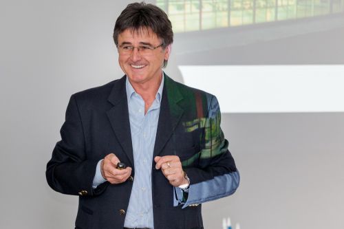Бонцок Лайош, менеджер по производству DuPont Pioneer в Восточной Европе Бонцок Лайош, менеджер по производству DuPont Pioneer в Восточной Европе