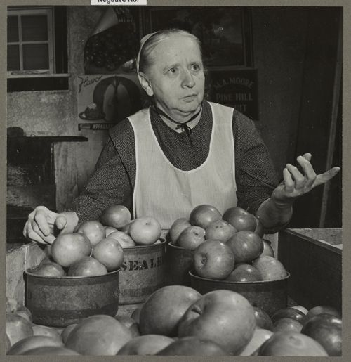 Фермерский рынок, ок. 1942 яблоки