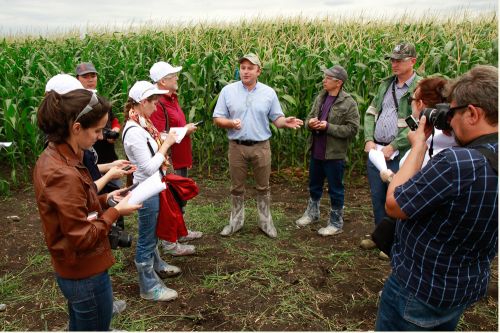 10-ый юбилейный Медиа Клуб DuPont Pioneer DuPont Pioneer
