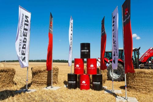 Фотозона День поля Massey Ferguson