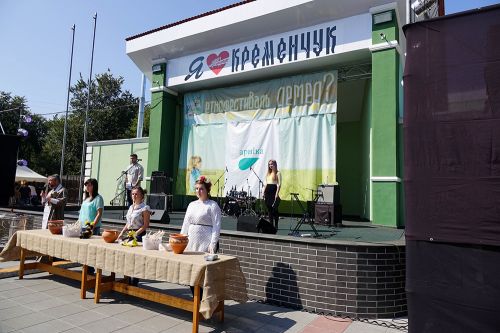 Мероприятие было оформлено с любовью к родной стране и городу Кременчугу Фестиваль Демед в Кременчуге