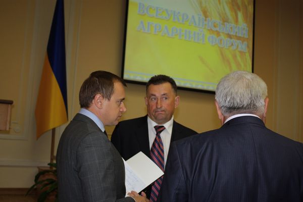 Слева-направо: Алекс Лисситса, президент УКАБ и Николай Миркевич, президент АФЗУ перед началом работы форума
