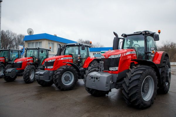 Тракторы Massey Ferguson на открытии дилерского центра «Бизон-Тех»