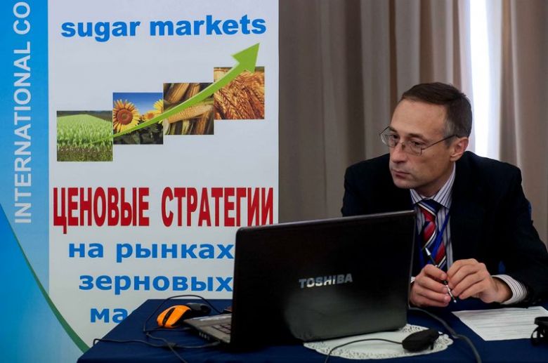 Николай Верницкий — модератор первой сессии конференции