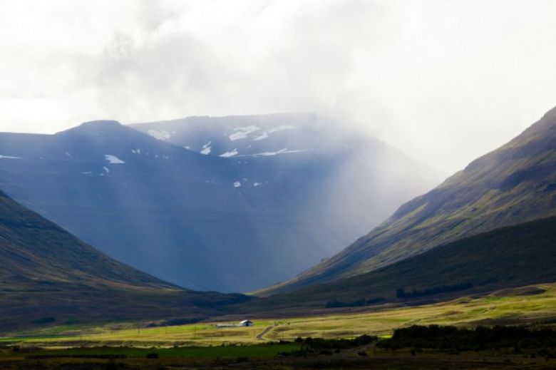 Исландия. Бескрайние пастбища и горы: что еще нужно?
