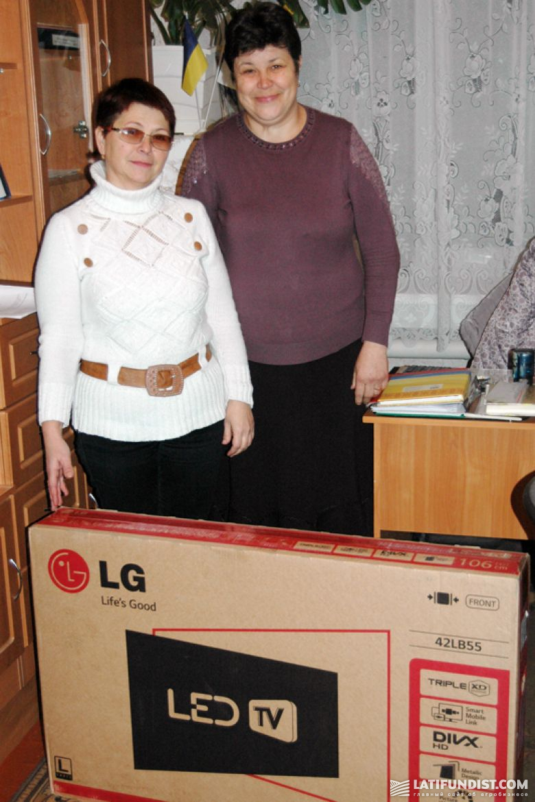 Лепетинская школа получила от компании «Нибулон» широкоформатный телевизор