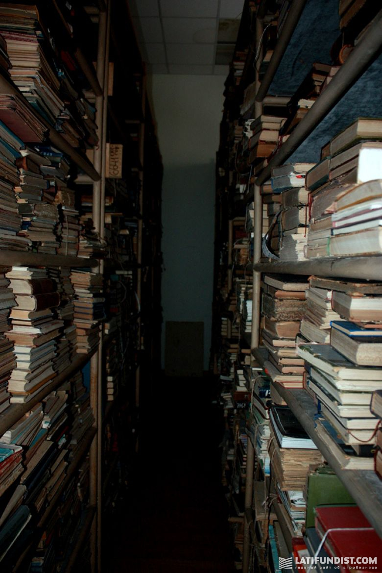 Книгохранилище института насчитывает 200 тыс. книг, спецжурналов и другой научно-технической литературы