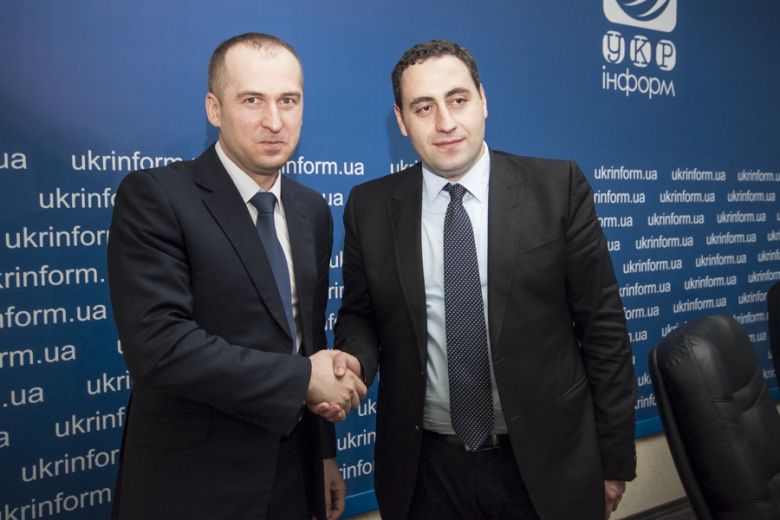 Алексей Павленко и Георгий Вашадзе после подписания меморандума