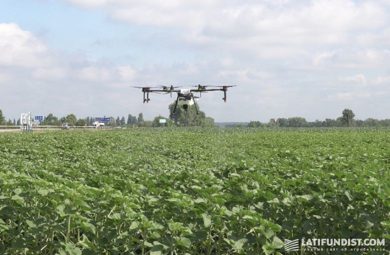 15 июня — краевое внесение инсектицида Разит® с помощью дрона на Smart Field