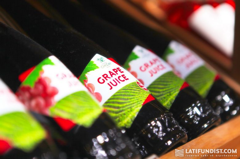  Помимо вин в ассортименте «Шато Чизай» также есть и натуральный виноградный сок. 