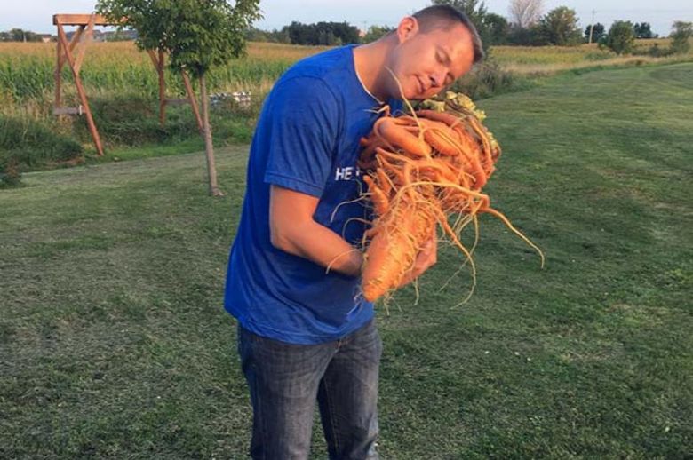 Самая тяжёлая морковь не такая длинная, зато имеет вес 8,61 кг. Её вырастили на Аляске