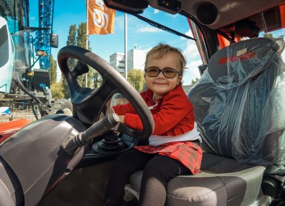 За рулем телескопического погрузчика Manitou
