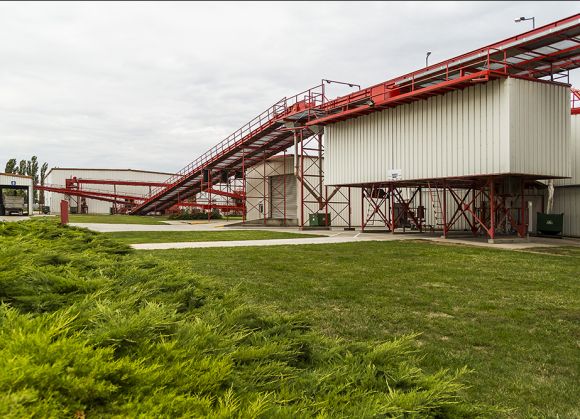 На территории завода компании DuPont Pioneer в г. Сарваш