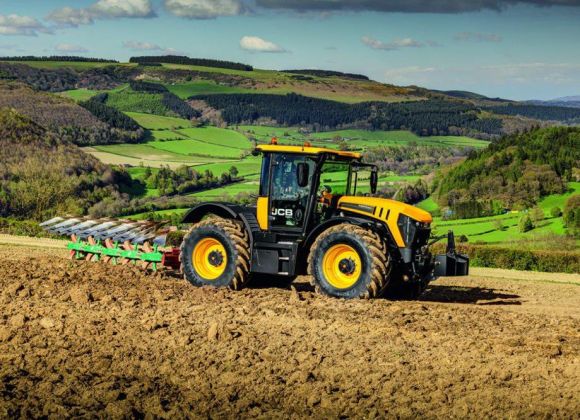 Трактор JCB Fastrac