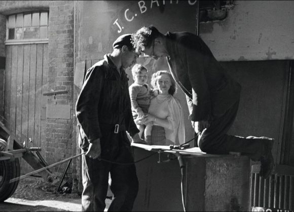 1948 год. Фирма Джозефа переехала в конюшни. 