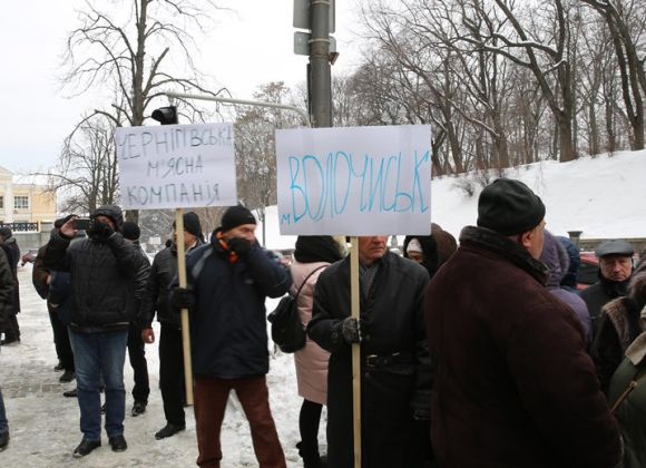 Участники акции протеста под стенами Кабинета Министров Украины
