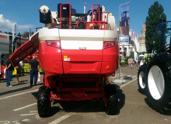 Китайский комбайн Lovol GM 80 на АГРО-2020