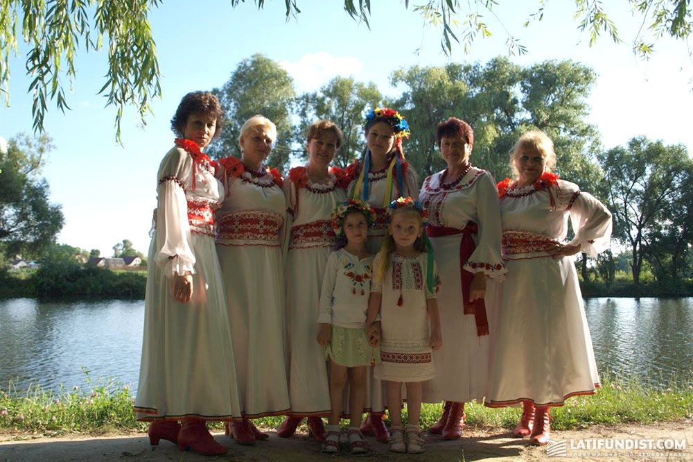 Жители поселка Чабаны пришли на празднование Ивана Купала и открытие скульптуры