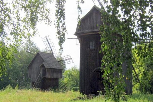 Каких только ветряных мельниц здесь нет...