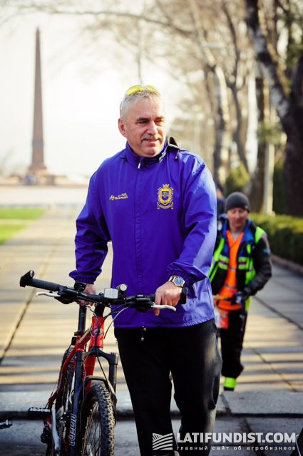 Председатель Молодежненского сельсовета Василий Александрович Гуляев лично участвует в велопробегах