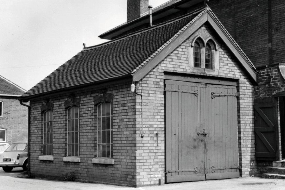 1945 год. Маленький гараж, который Джозеф Бамфорд снял в аренду